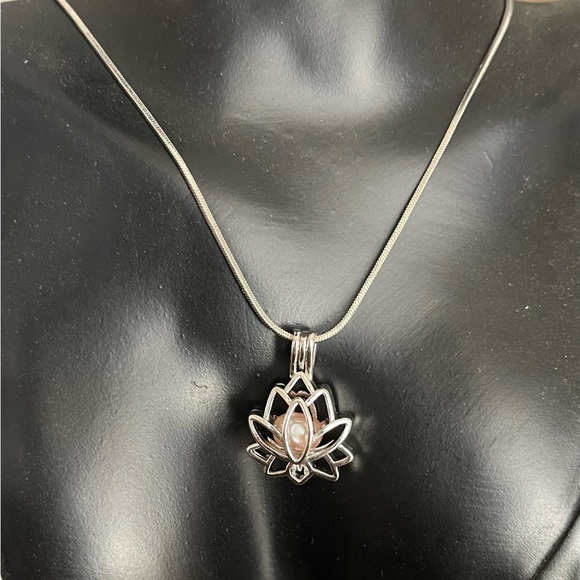 Jewelry - Pearl lotus locket silver tone necklace